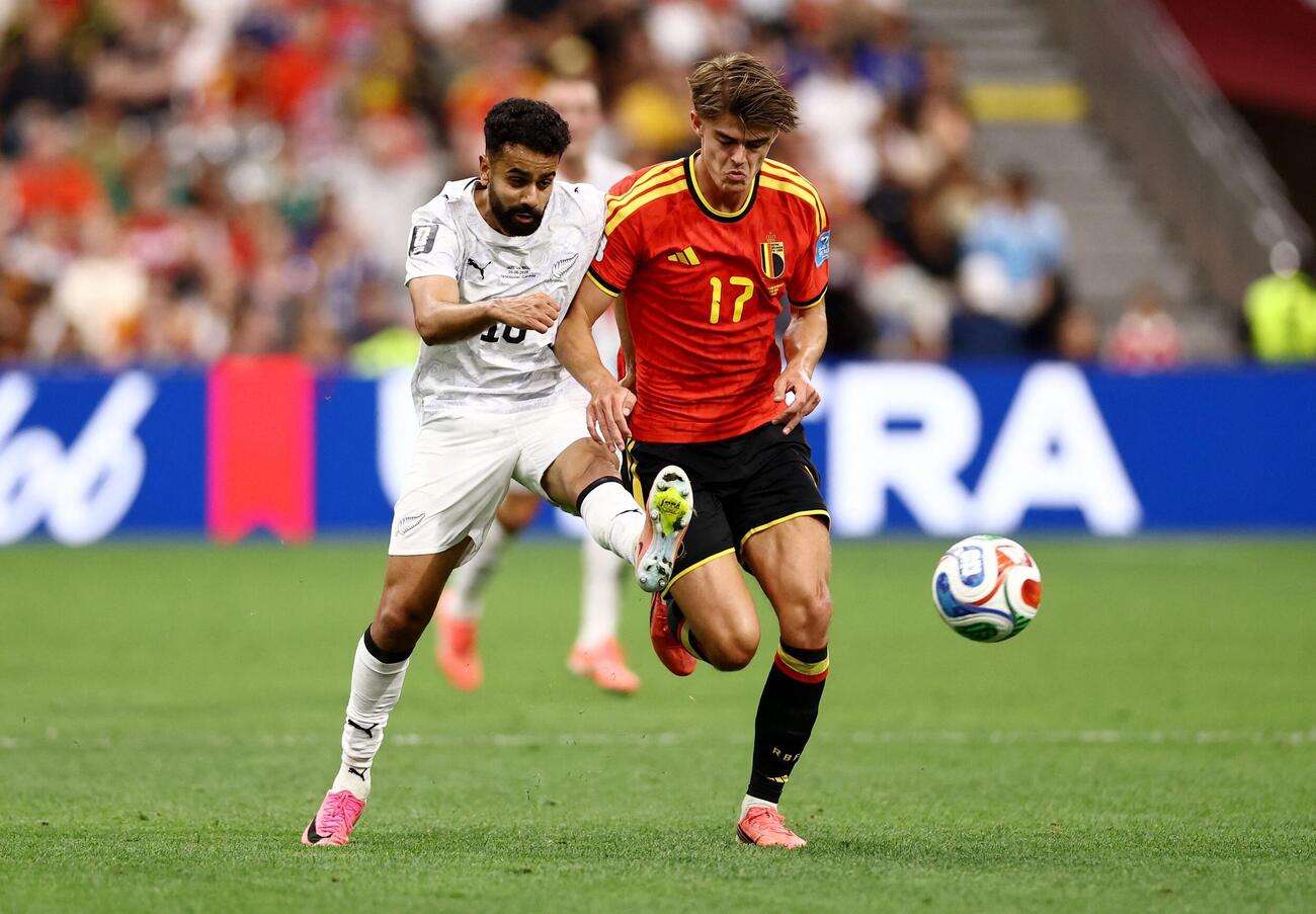 Soccer Football－FIFA World Cup 2026－Group G－New Zealand v Belgium－BC Place, Vancouver, Canada－June 26, 2026 New Zealand's Sarpreet Singh in action with Belgium's Charles De Ketelaere REUTERS／Lee Smith