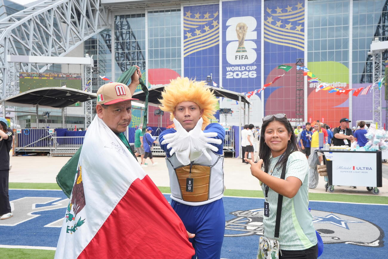 日本対スウェーデン　試合前、盛り上がるサポーター（撮影・足立雅史）