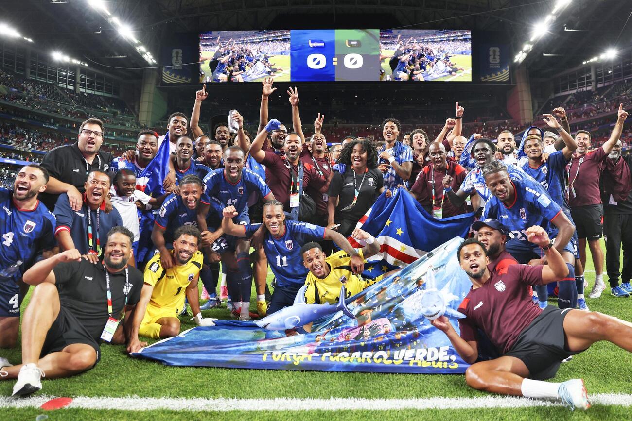決勝トーナメント進出を決め、喜ぶカボベルデの選手ら＝ヒューストン（FIFA提供・ゲッティ＝共同）