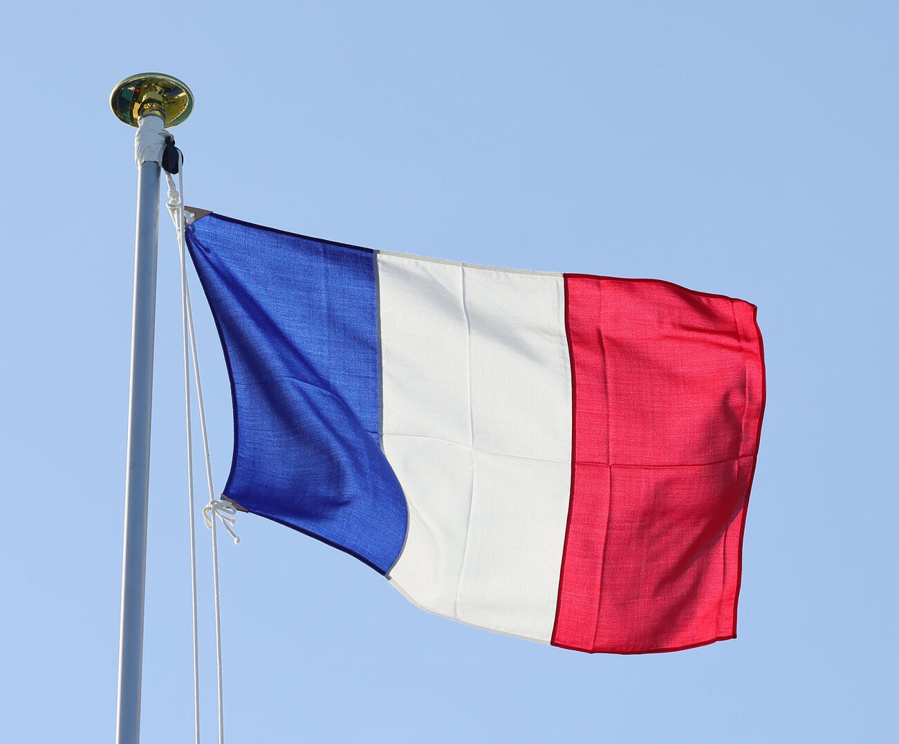 はためくフランス国旗※写真はイメージ