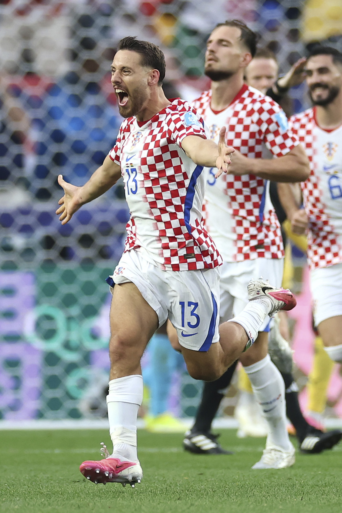 クロアチア対ガーナ　後半、チーム2点目のゴールを決め駆け出すクロアチアのブラシッチ（左）（FIFA提供・ゲッティ＝共同）