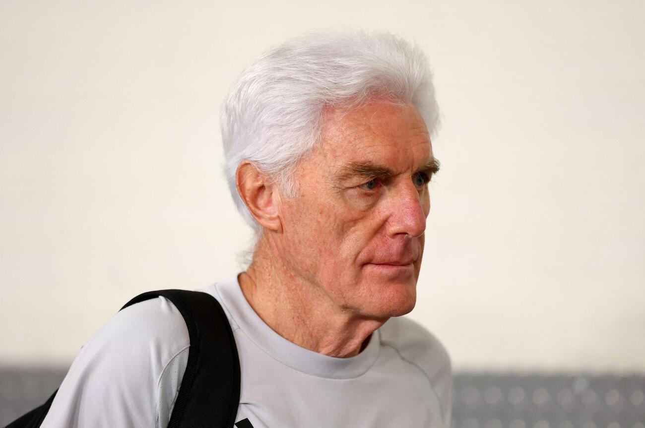 決勝Tに限れば史上最高齢の74歳で指揮した南アフリカのヒューゴ・ブルース監督（ロイター）