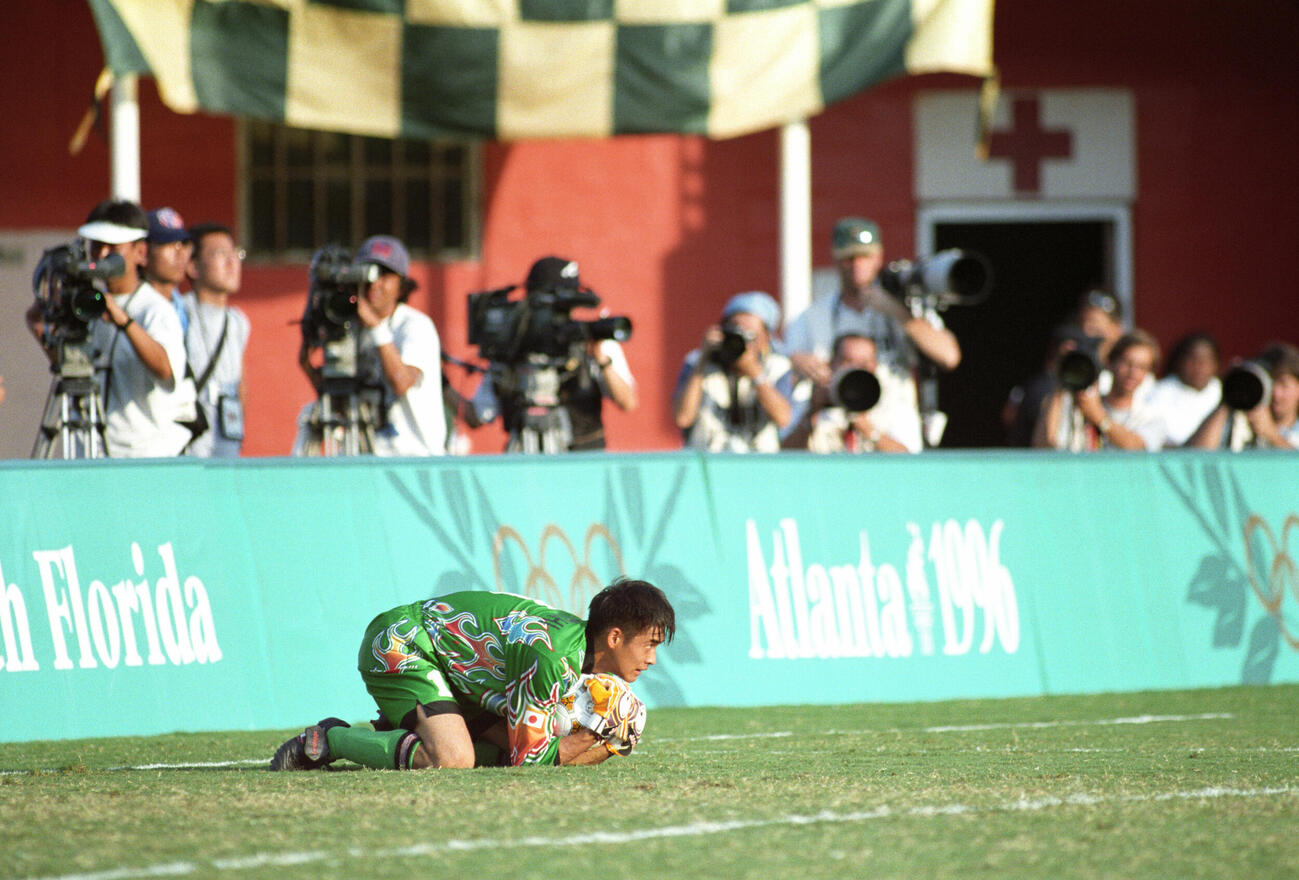 アトランタ五輪・サッカー男子予選リーグ　日本対ブラジル　日本はブラジルを下す大金星。GK川口能活のセーブ（1996年7月21日撮影）