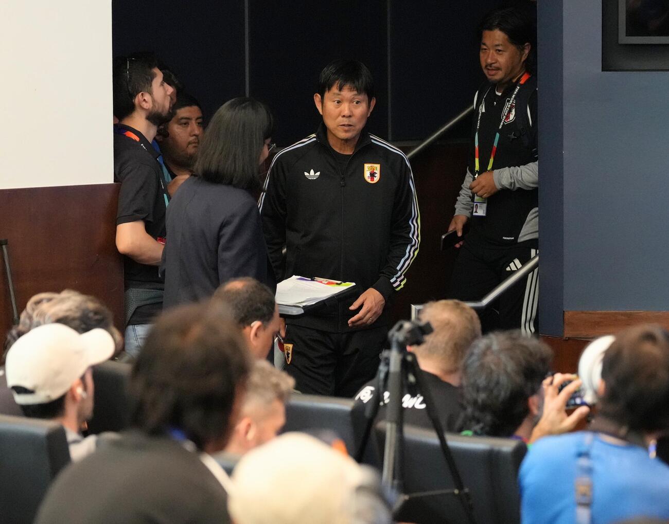 公式会見に臨む森保一監督（撮影・足立雅史）
