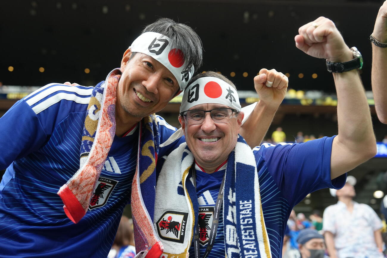 日本対ブラジル　盛り上がるサポーター（撮影・足立雅史）