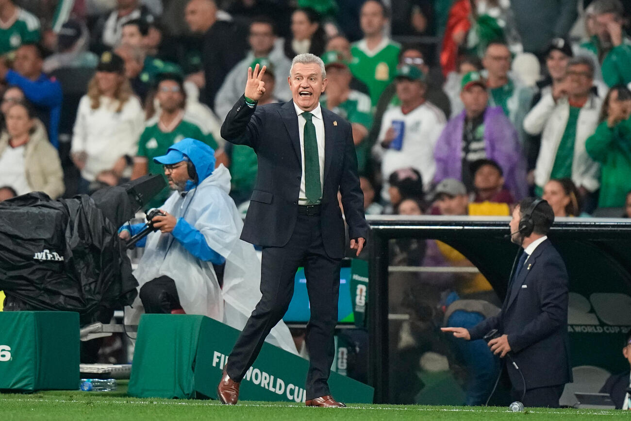 エクアドルに勝利したメキシコのアギーレ監督（AP）