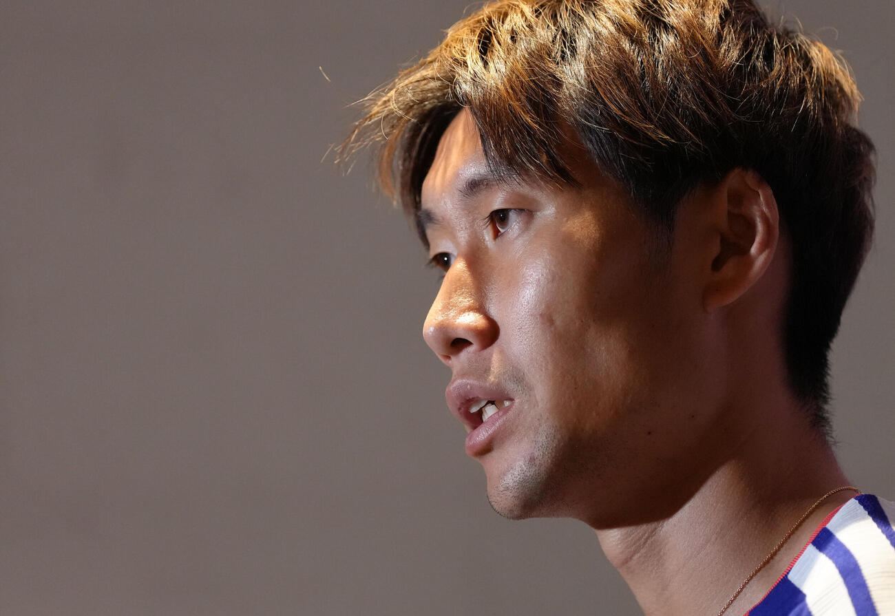 決勝トーナメント1回戦敗退から一夜明け、取材に応じる鎌田大地（撮影・足立雅史）