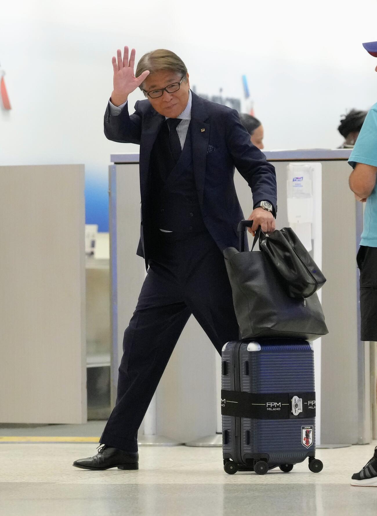 ヒューストンを出発する山本昌邦技術委員長（撮影・足立雅史）