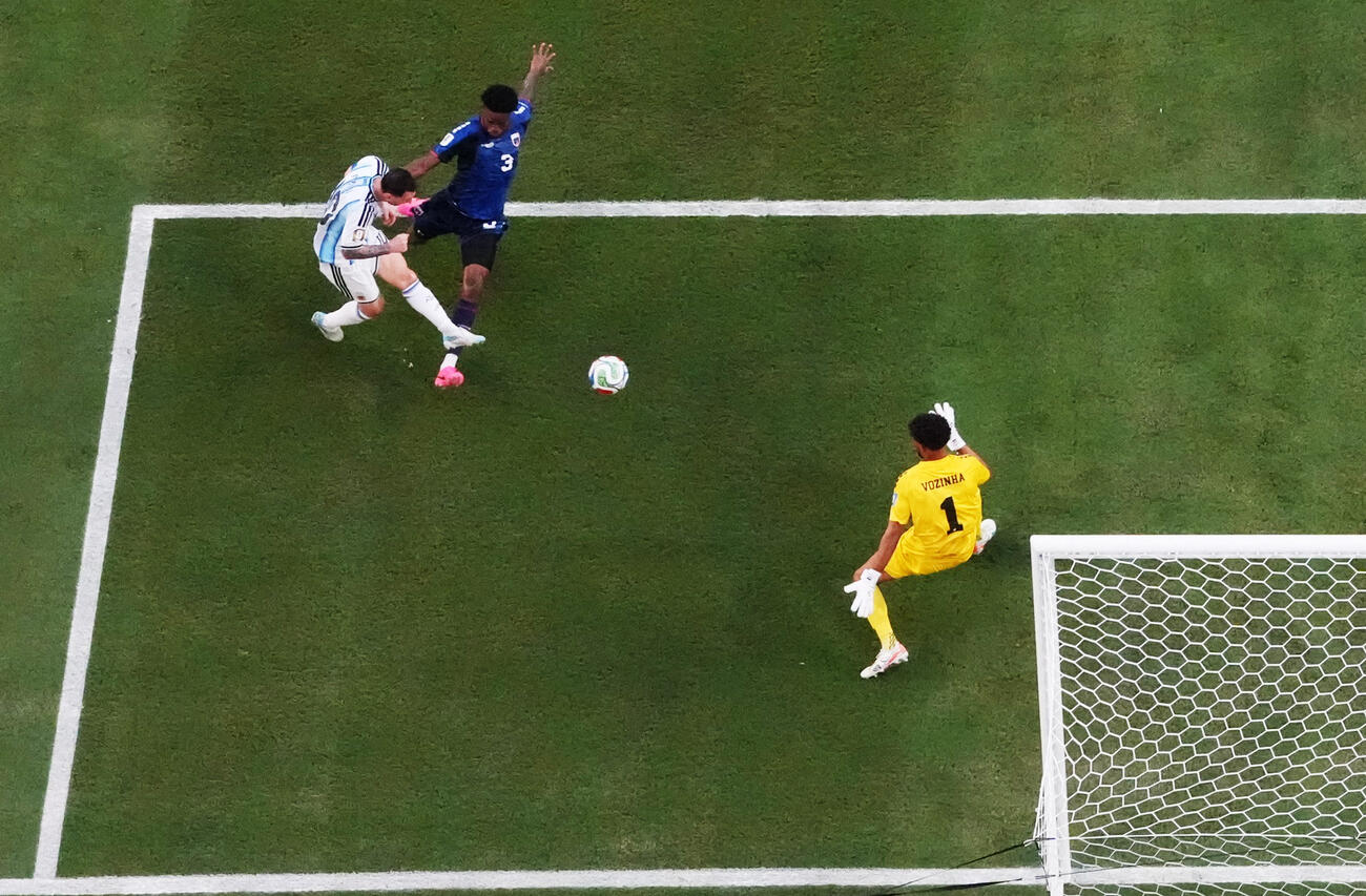 カボベルデ戦で、W杯8試合連続ゴールとなる先制点を挙げるメッシ（ロイター）