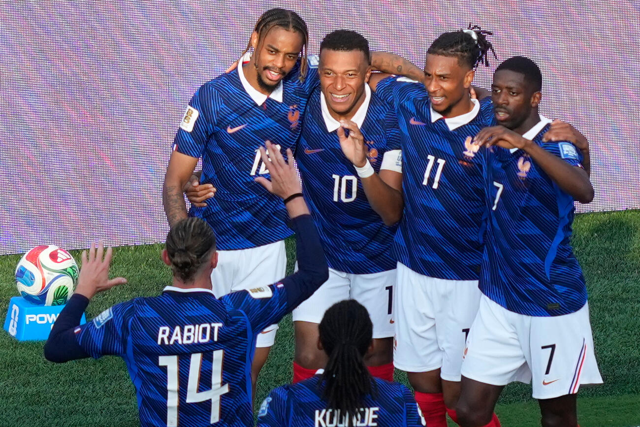決勝T1回戦でスウェーデンに快勝したフランス（AP）