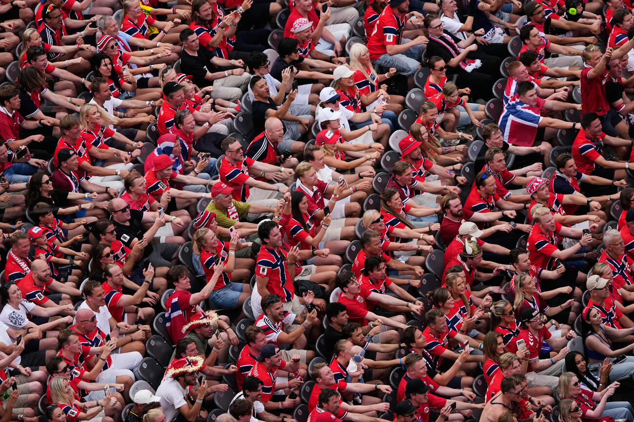 Norway fans celebrate with a viking row chant after the World Cup round of 16 soccer match between Brazil and Norway in East Rutherford, N.J., near New York, Sunday, July 5, 2026. (AP Photo／Matt Slocum)
