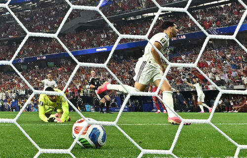 後半アディショナルタイムに決勝ゴールを決めたスペイン・メリーノ(ロイター)