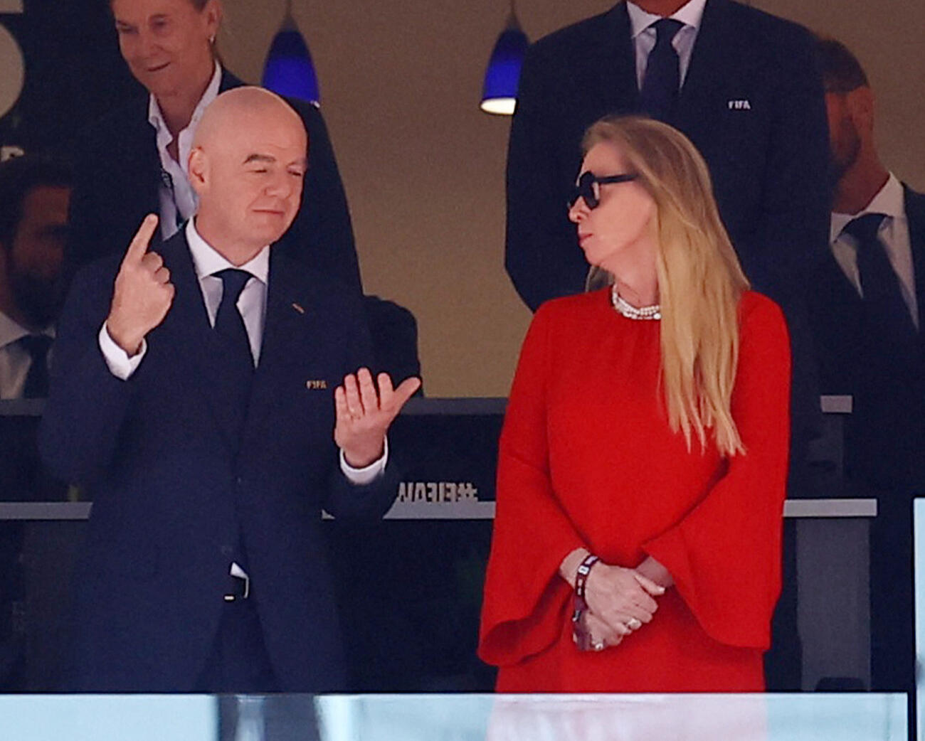 米国ーベルギー戦を観戦するFIFAインファンティノ会長と、ベルギーサッカー協会のパスカル・ヴァン・ダム会長（ロイター）