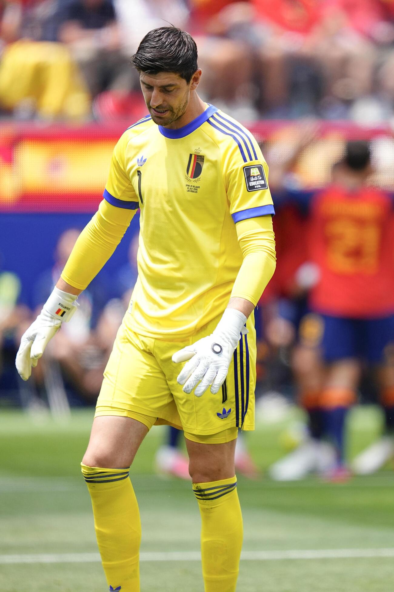 スペイン－ベルギー　前半、先制ゴールを許したベルギーのGKクルトワ＝ロサンゼルス（共同）
