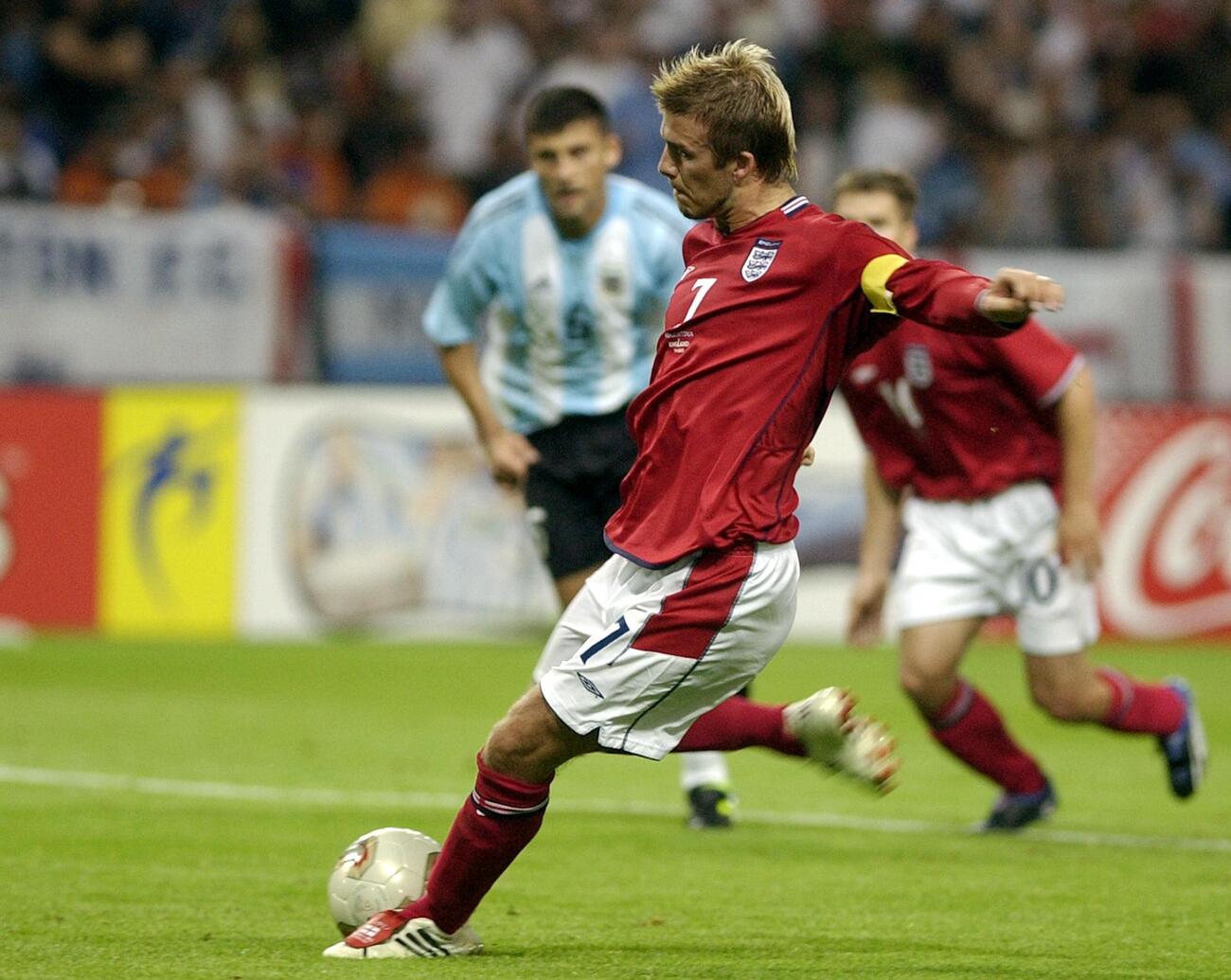 02年6月、サッカーW杯日韓大会、アルゼンチン戦でPKを決めるイングランド・ベッカム
