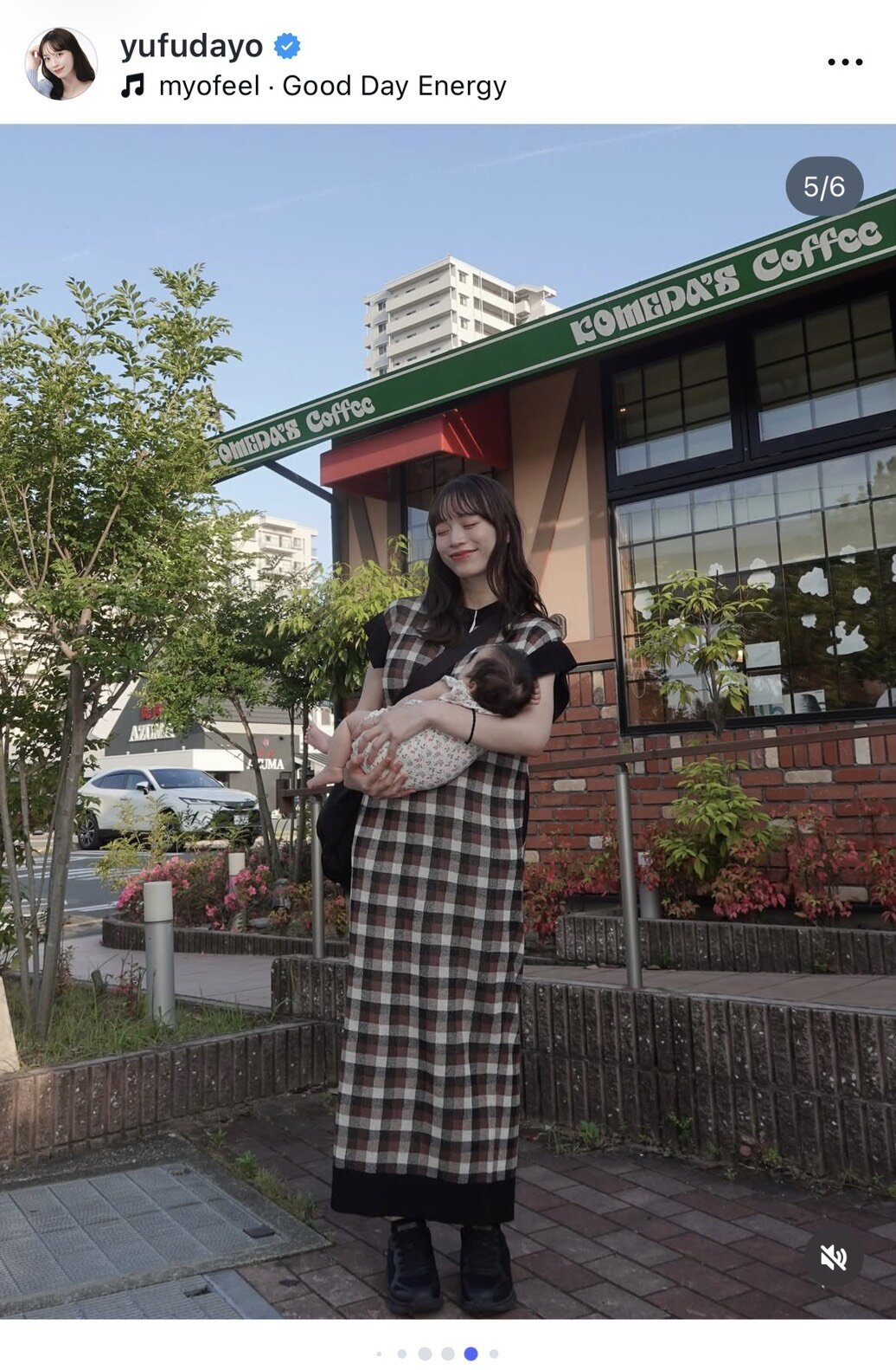インスタグラムで4月に出産した長女を公開した由布菜月