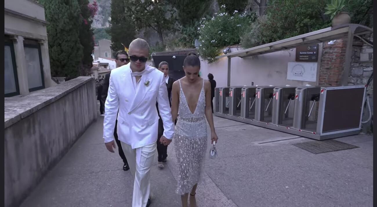 ハーランドと恋人のイザベル・ハウグセン・ヨハンセンさん（Dolce&GabbanaのYoutubeから）