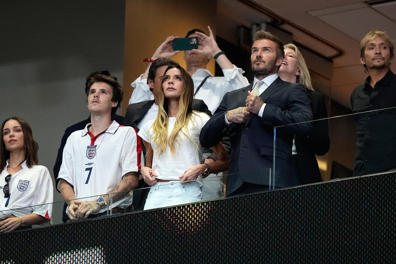 試合を観戦するベッカム氏（AP）
