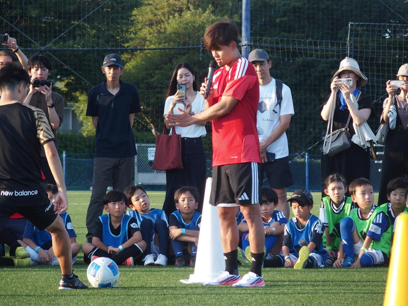 都内でサッカー教室を行った日本代表MF久保建英