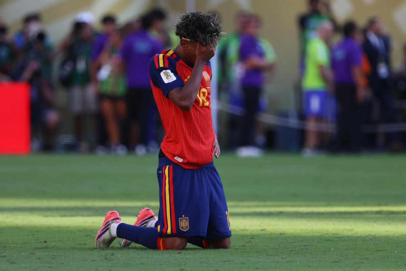 試合後に感極まるスペインFWヤマル（AP）