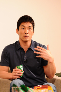 ビール片手に野球観戦したいと語る長嶋一茂氏