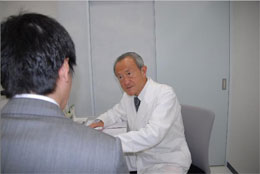 新宿イースト駅前クリニックの藤井成彬院長