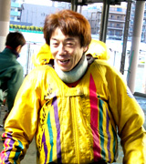 粘りのレースで健闘しているベテラン飯田清(撮影・窪寺伸行)