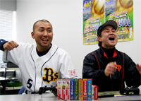 清原３ラン！　喜ぶ清原とガックリの原監督