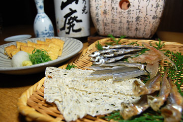 炭焼きの揚げと干物５種盛り