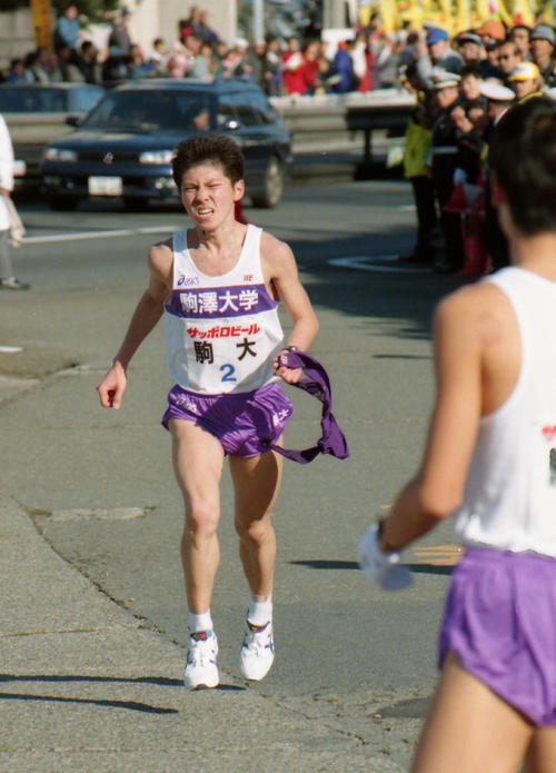 第７３回箱根駅伝　２区で激走する駒大・藤田敦史（１９９７年１月２日）