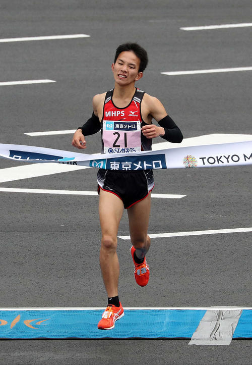 日本人２位でゴールした井上（撮影・鈴木正人）
