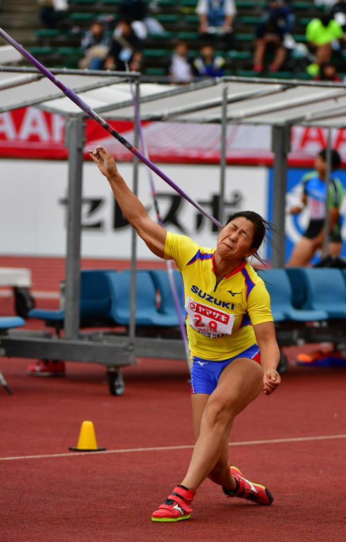 女子やり投げ 6投目に60メートル79を記録し初優勝の斉藤真理菜(撮影・清水貴仁)