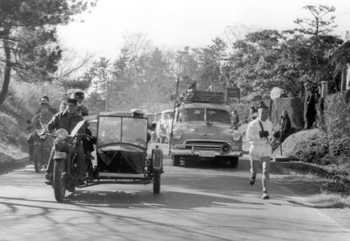 第31回大会　復路8区　力走する中大・開前芳徳（1955年1月3日）