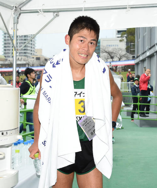 2時間12分03秒でゴールし、10位に終わった川内優輝(撮影・今浪浩三)