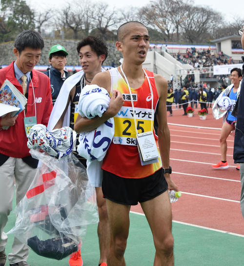 2時間10分31秒でゴールし、5位に終わった園田隼(撮影・今浪浩三)