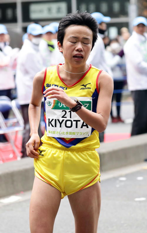 日本人2位の清田は、ゴール後、苦しい表情を見せる(撮影・浅見桂子)