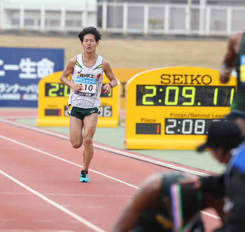 総合4位、日本人1位でゴールした二岡康平(撮影・梅根麻紀)