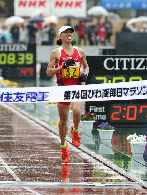 7位でゴールする山本憲二(撮影・白石智彦)
