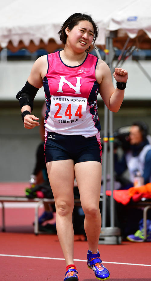 織田幹雄記念国際陸上競技大会　女子やり投げ決勝　2投目に出した59メートル75の記録で優勝する北口榛花（撮影・清水貴仁）