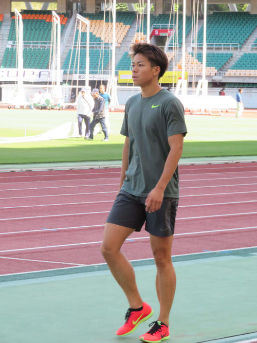 静岡国際へ向け調整をする白石（撮影・上田悠太）