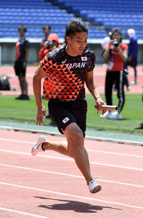 練習を行う男子400メートルリレー日本代表の山県（撮影・鈴木みどり）
