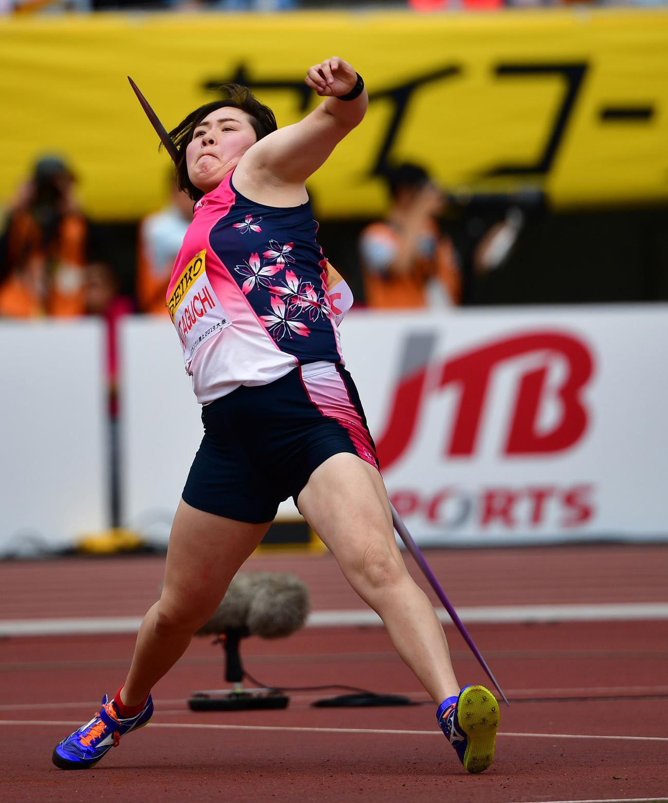 女子やり投げ　60メートル00の記録で2位となる北口榛花（撮影・清水貴仁）