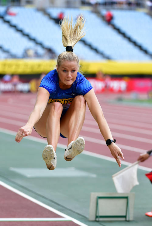 女子走り幅跳び　6メートル66の記録で優勝するオーストラリアのブルック・ストラットン（撮影・清水貴仁）