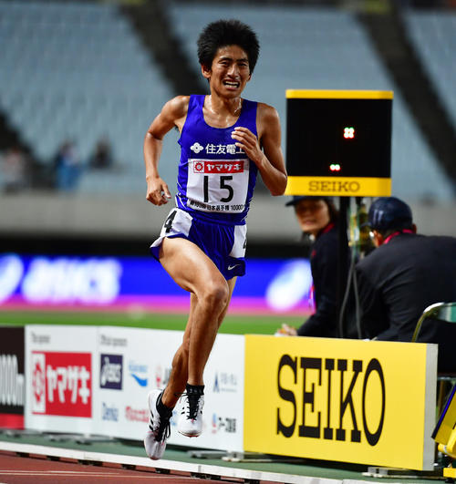 日本選手権　男子1万メートル決勝　28分13秒39で優勝する田村和希（撮影・清水貴仁）