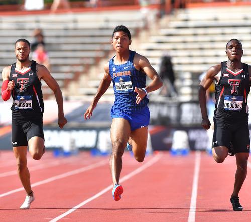 全米大学陸上選手権男子100メートル準決勝で追い風参考記録ながらも9秒96をマークしたサニブラウン（中央）（撮影・菅敏）