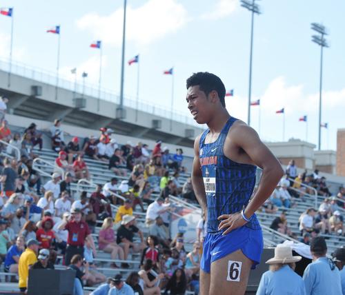 全米大学陸上選手権男子200メートル準決勝2組を20秒44で走り終え、呼吸を整えるサニブラウン（撮影・菅敏）