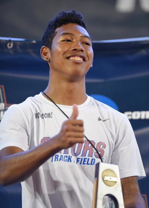 全米大学選手権の表彰式で笑顔を見せるサニブラウン（撮影・菅敏）