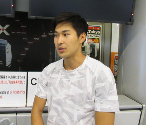 中国遠征から帰国した飯塚翔太（撮影・益田一弘）