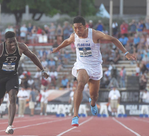 男子100メートル決勝で3位のサニブラウン（右）は9秒97で日本記録を更新（撮影・菅敏）