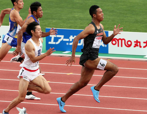 男子100m予選　1着で予選を通過したサニブラウン・ハキーム（撮影・栗木一考）